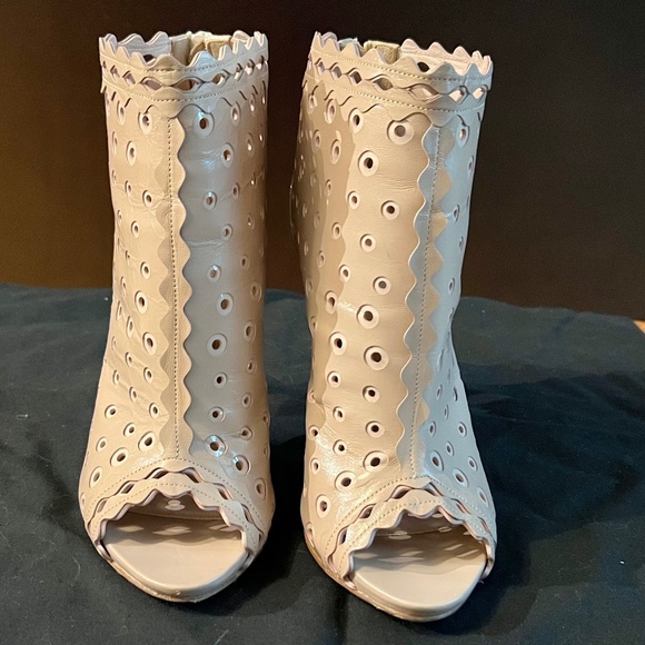 Alexander McQueen High Heels (Beige) - Picture 3 of 5